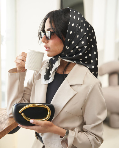 مینی اسکارف ابریشمی مدل نقطهچین با طرح خالخالی کلاسیک