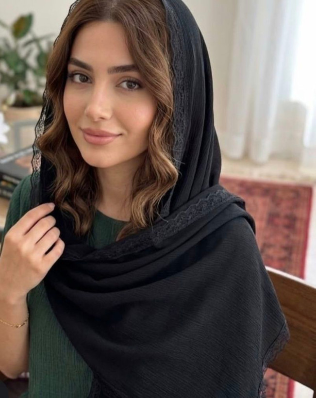 عکس محصول شال درختی پلیسه مشکی حاشیه دانتل