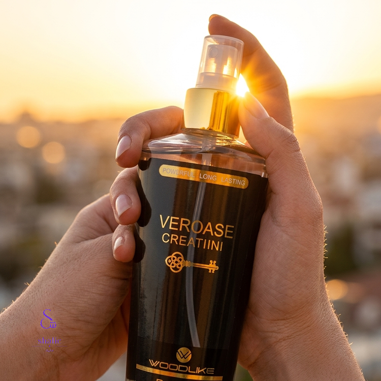 جزییات لوگوی طلایی و نوشته Veroase روی بدنه بادی اسپلش وودلایک