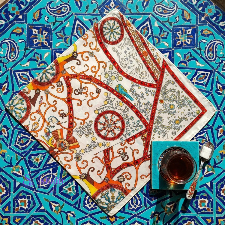 روسری قواره کوچک نخی با ترکیب رنگ نارنجی و کرم