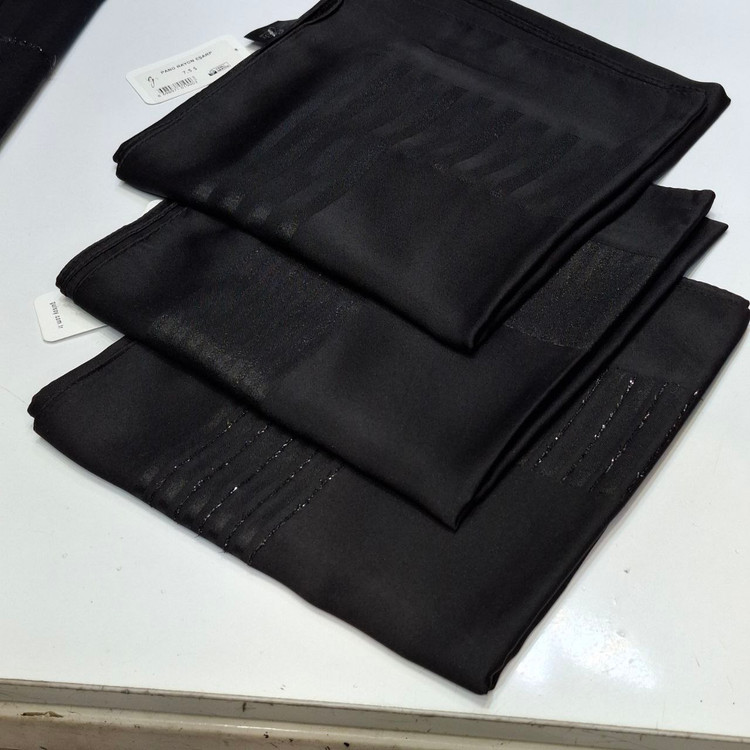 روسری ساتنطرحدار حاشیه در 3 طرح