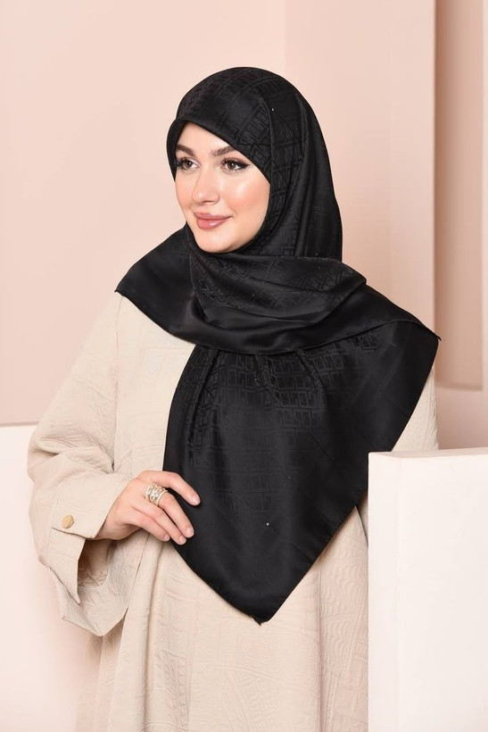 روسری ژاکارد پولکی در 10 طرحبندی متنوع
