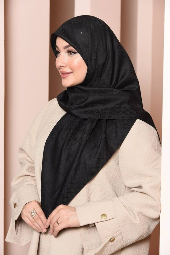 روسری ژاکارد پولکی در 10 طرحبندی متنوع