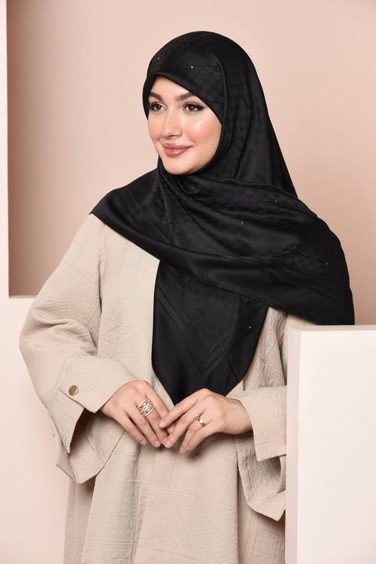 روسری ژاکارد پولکی در 10 طرحبندی متنوع