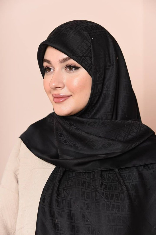 روسری ژاکارد پولکی در 10 طرحبندی متنوع