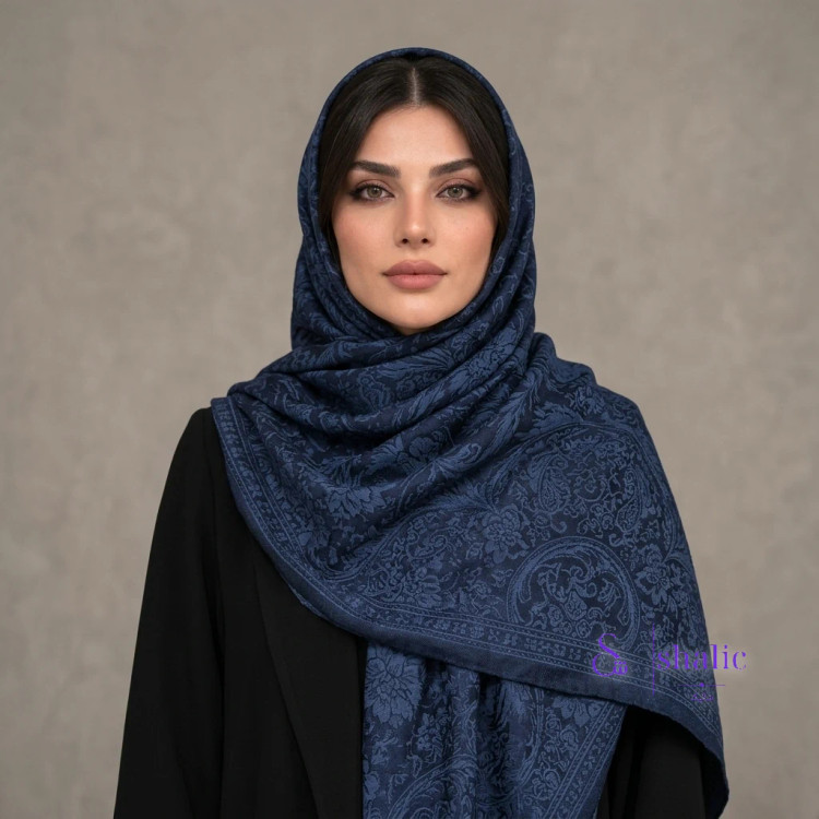 مدل پوشیده شده روسری ژاکارد سرمه ای قواره 120