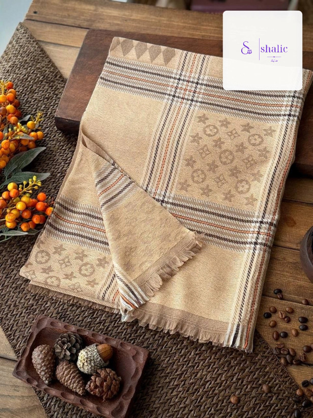 شال موهر ناریس رنگ کرم استخوانی با حاشیه و طرح برند